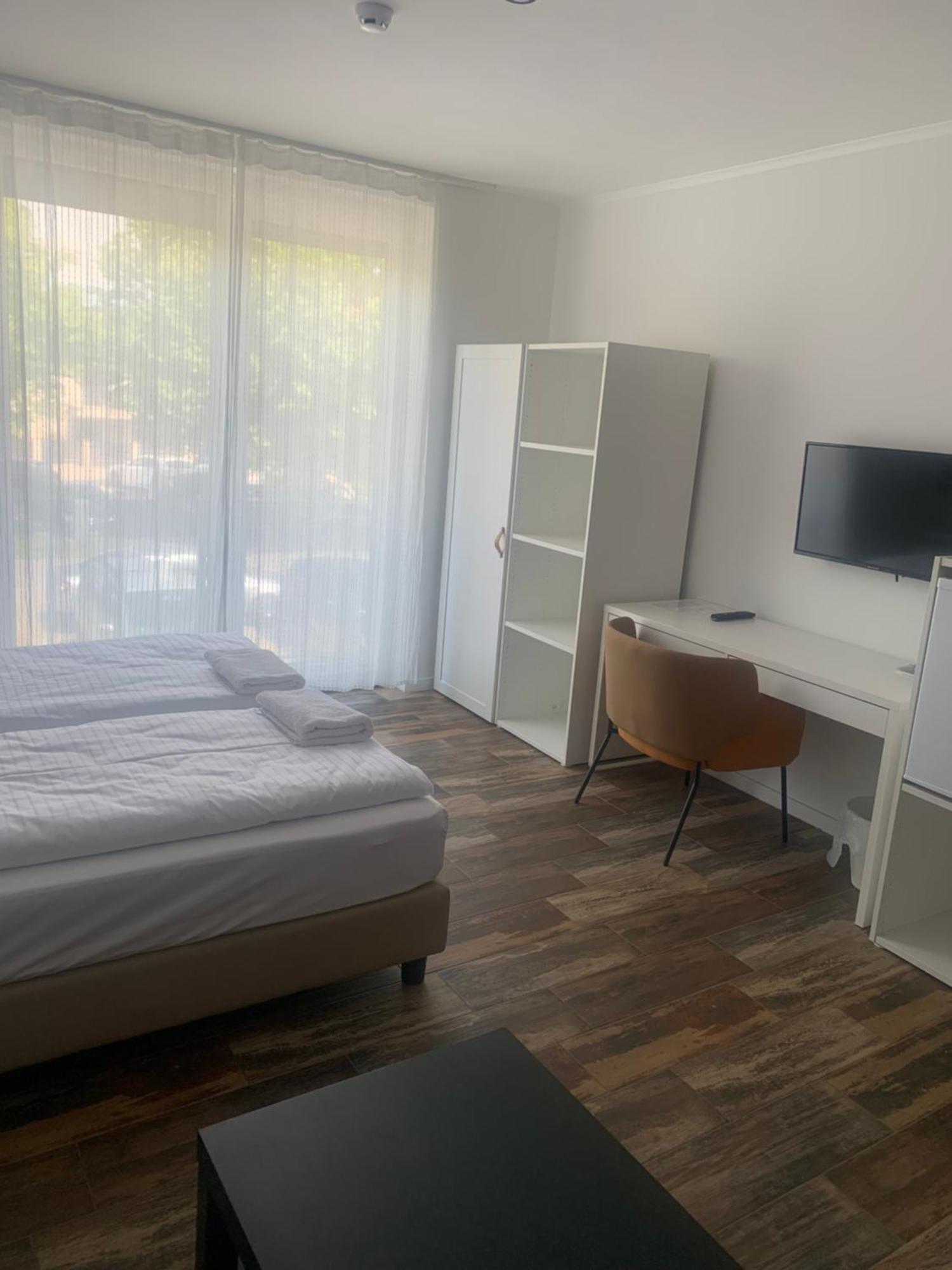 City Panzio Balatonlelle Exterior foto